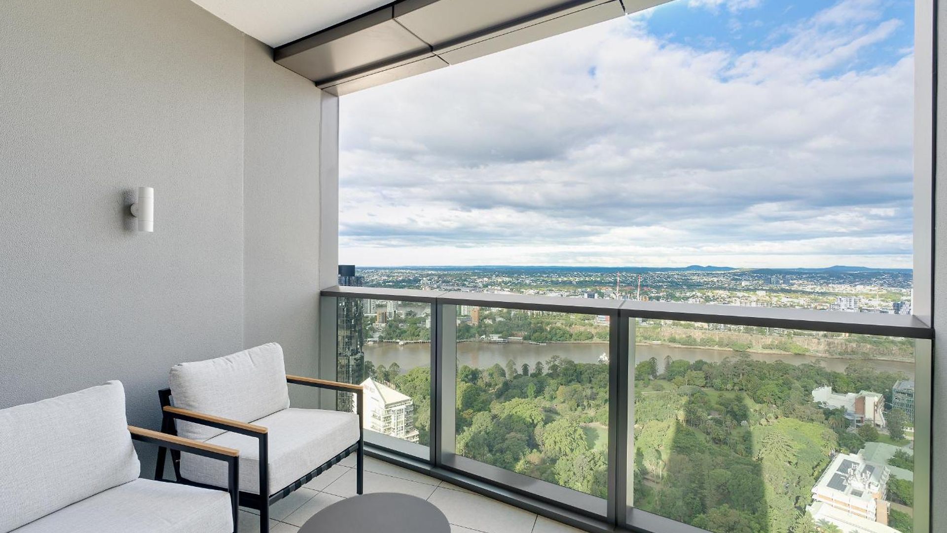 Modern - 1 Bedroom In Queen's Wharf Walk To Casino *