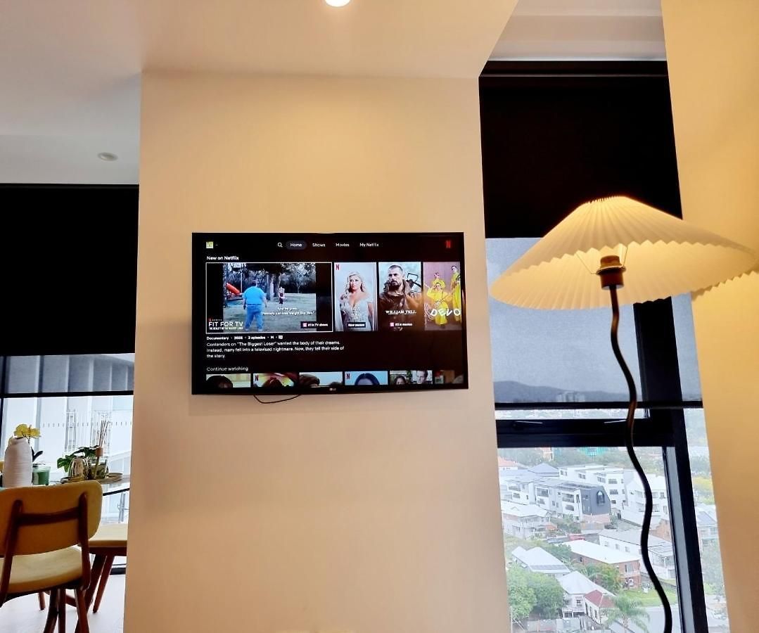 Modern Cbd With Skyline Views , Pool Gym & Free Parking