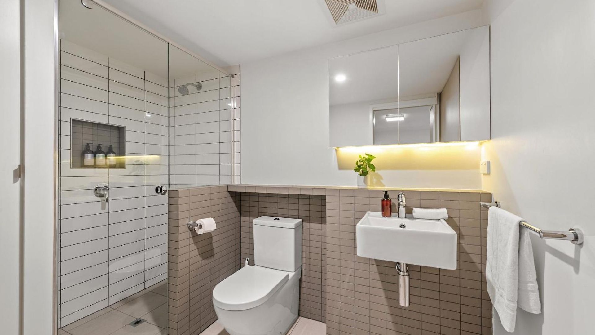 Stylish In Location! Free Parking And Wifi Brisbane