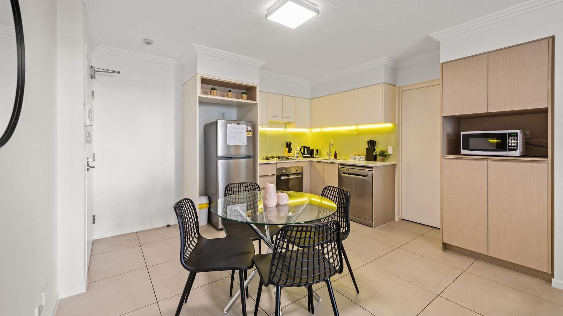 Apartment Stylish In Location! Free Parking And Wifi