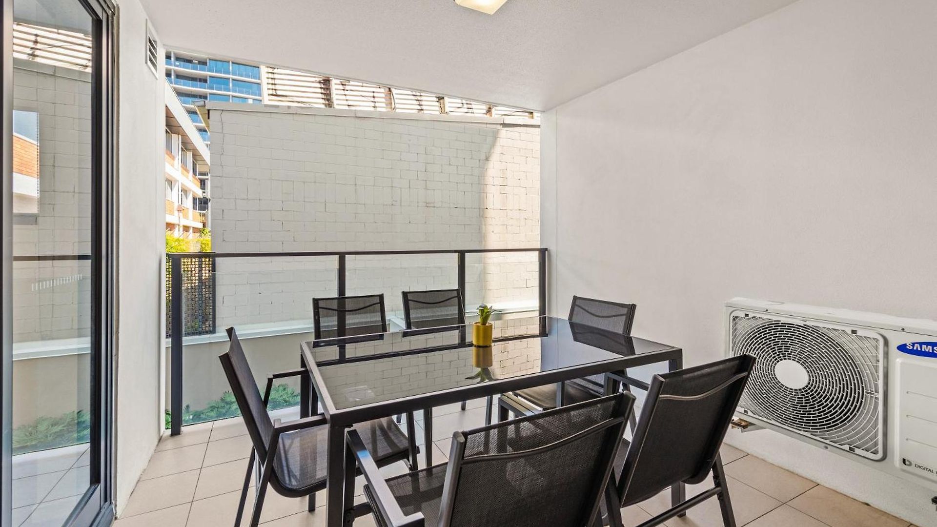 Stylish In Location! Free Parking And Wifi * Brisbane