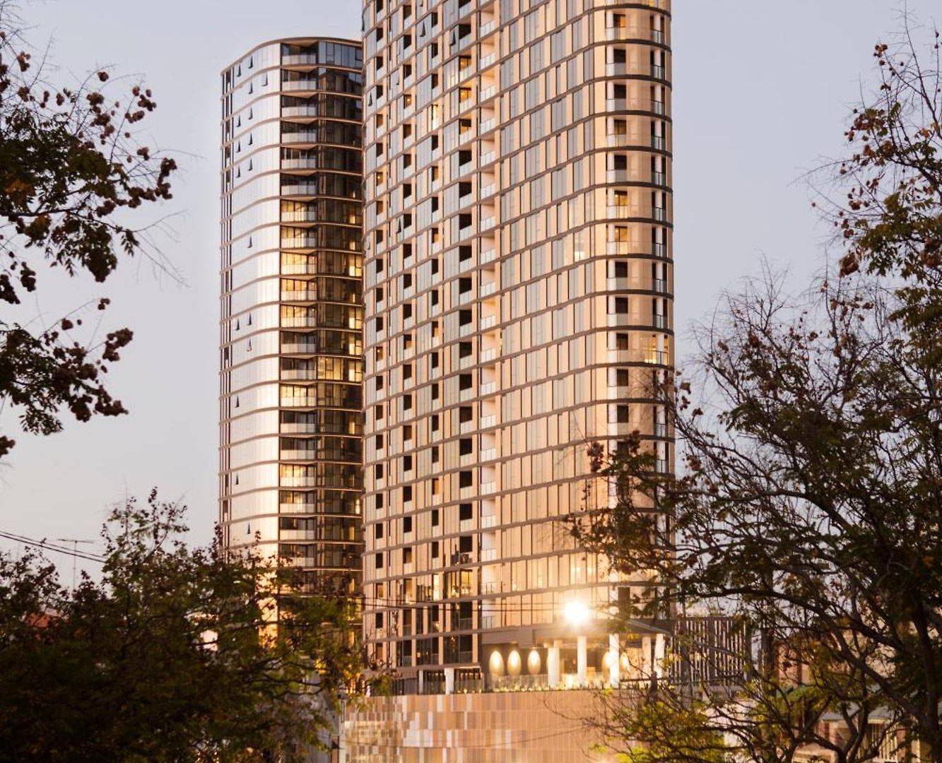 And Mountain View With Pool, Gym And Parking * Brisbane