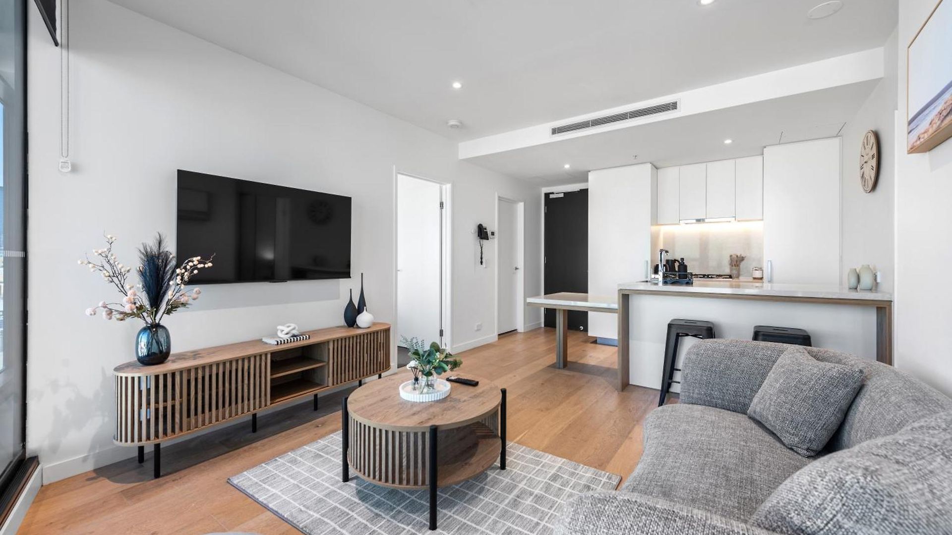 And Mountain View With Pool, Gym And Parking Apartment *