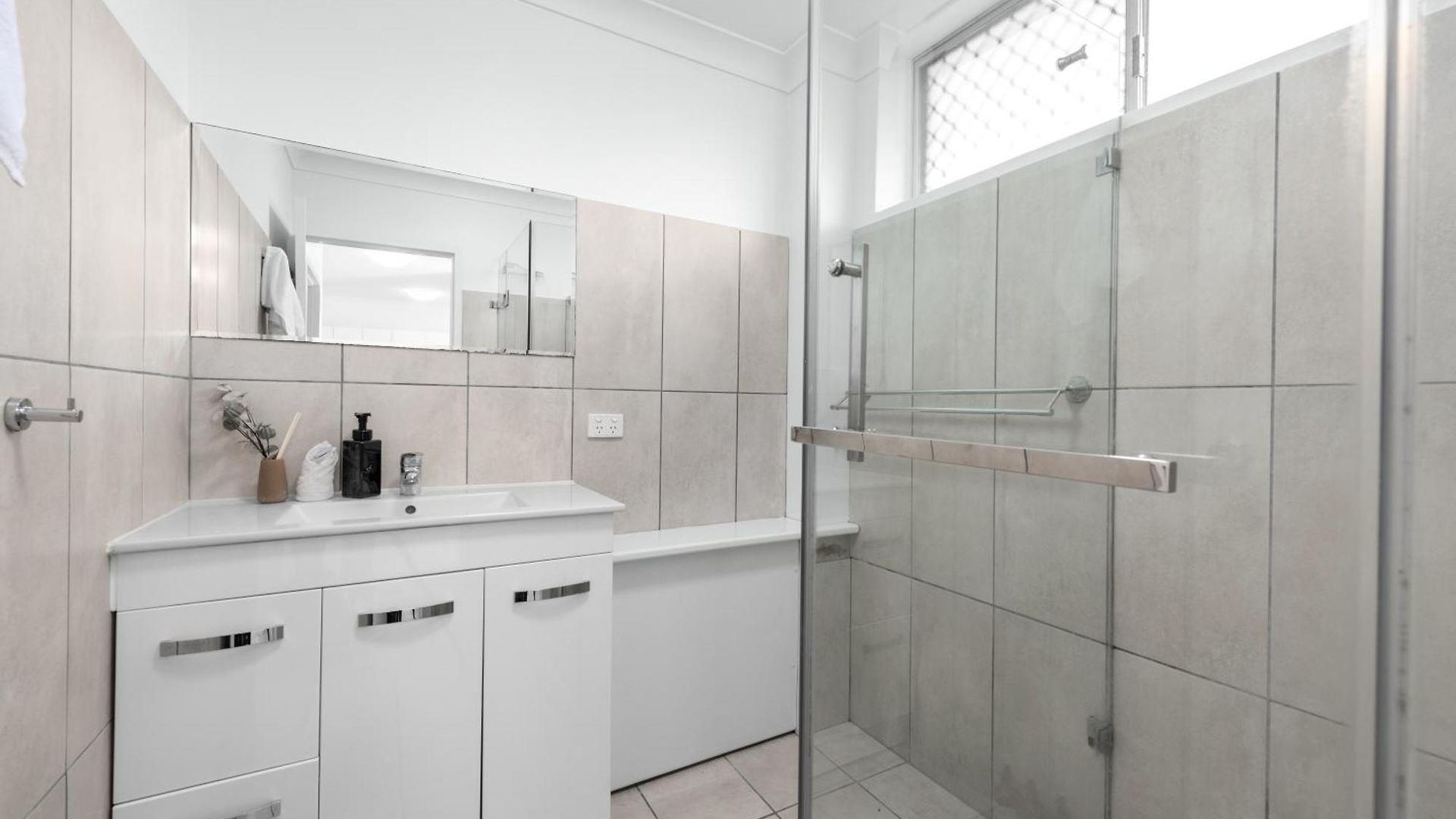 Stylish 2br Near Hospitals, Qut And Cbd With Parking! Apartment