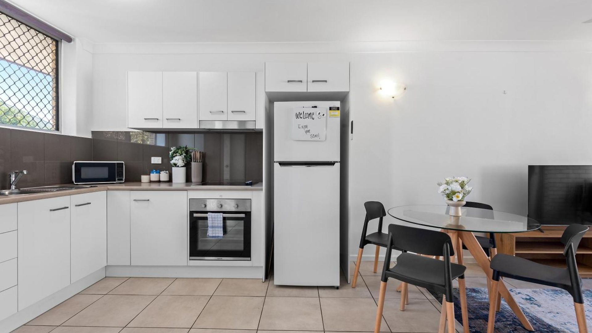Stylish 2br Near Hospitals, Qut And Cbd With Parking! Apartment *