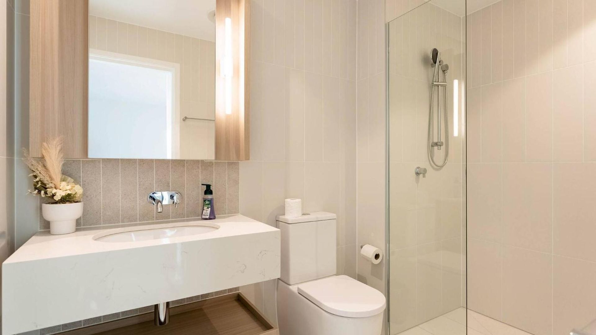Apartment Queen's Reach - Brand New On Star Casino Bne