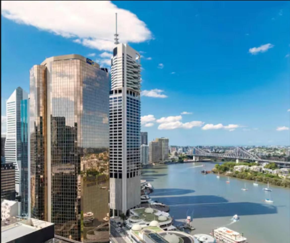Lovely 2 Bedroom With River View With A Pool And A Gym In The Heart Of The Cbd Brisbane