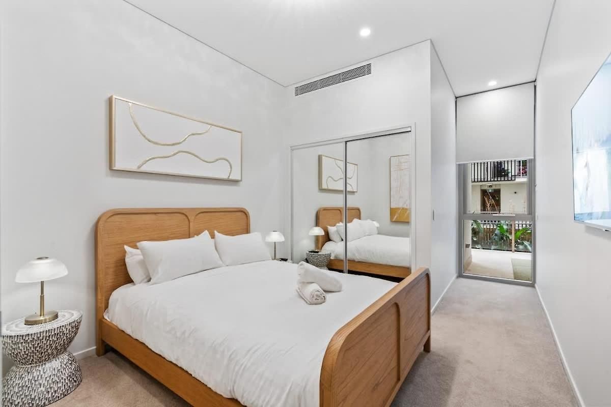 Stunning Helia Sanctuary - West End With Parking