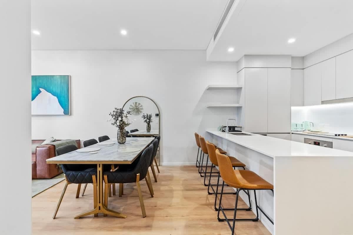 Stunning Helia Sanctuary - West End With Parking *