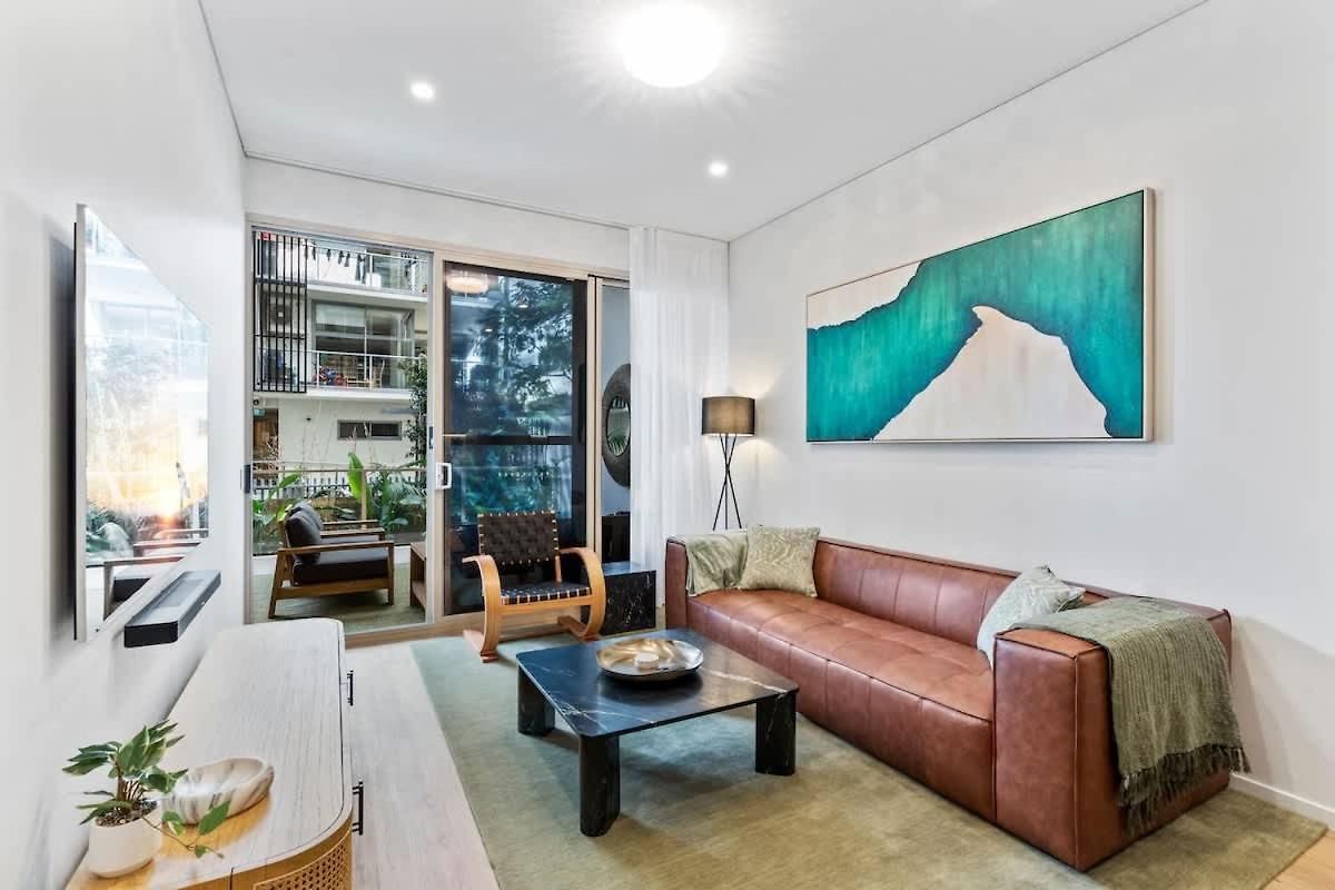Stunning Helia Sanctuary - West End With Parking *