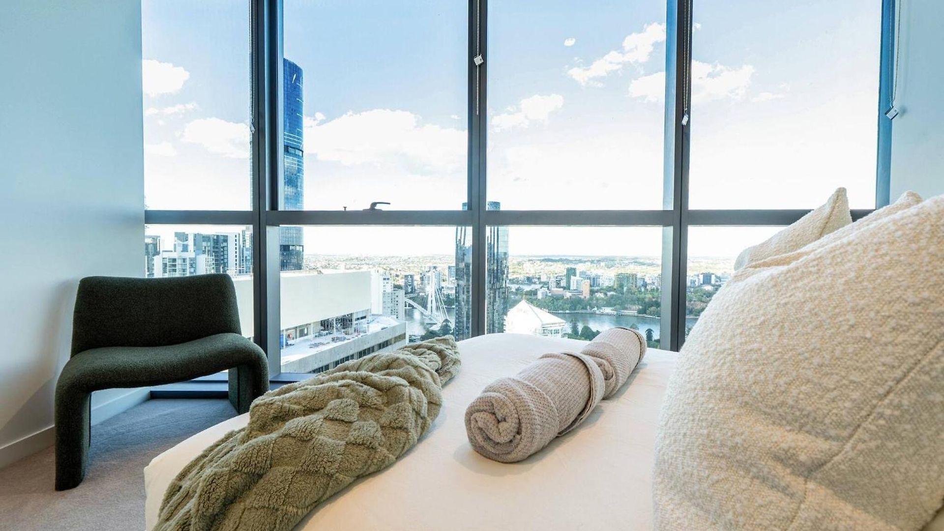 3br In Queen's Wharf - Level 29 With And Panoramic Views