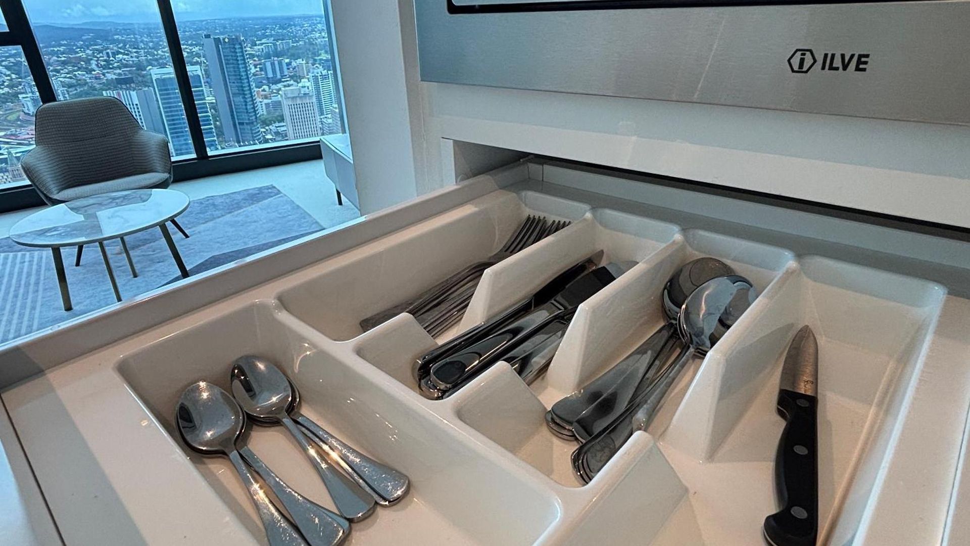Apartment Brisbane's Highest Rated 3 Bedroom Luxury -above 60th Floor- Incredible Views In Skytower, Brisbane's Tallest Building -complimentary Wifi, Drinks, Snacks & Streaming Access *