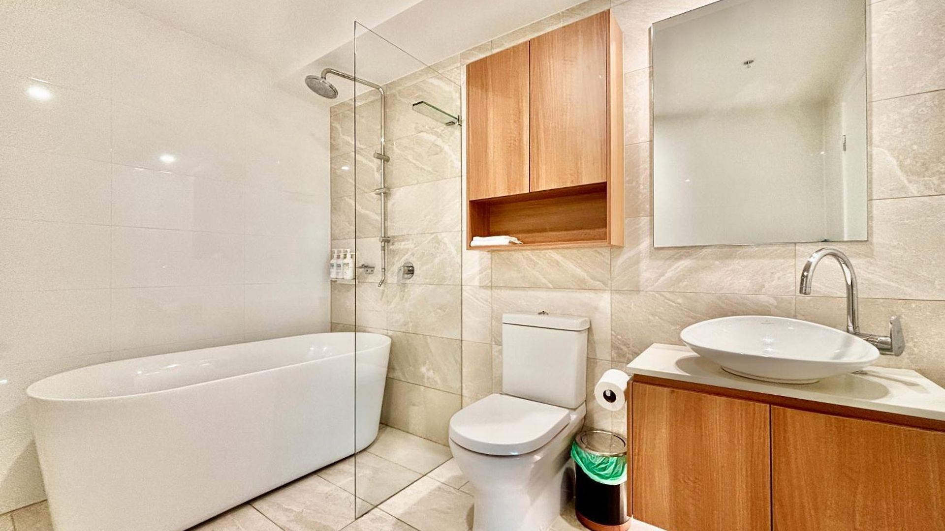 Brisbane's Highest Rated 3 Bedroom Luxury -above 60th Floor- Incredible Views In Skytower, Brisbane's Tallest Building -complimentary Wifi, Drinks, Snacks & Streaming Access