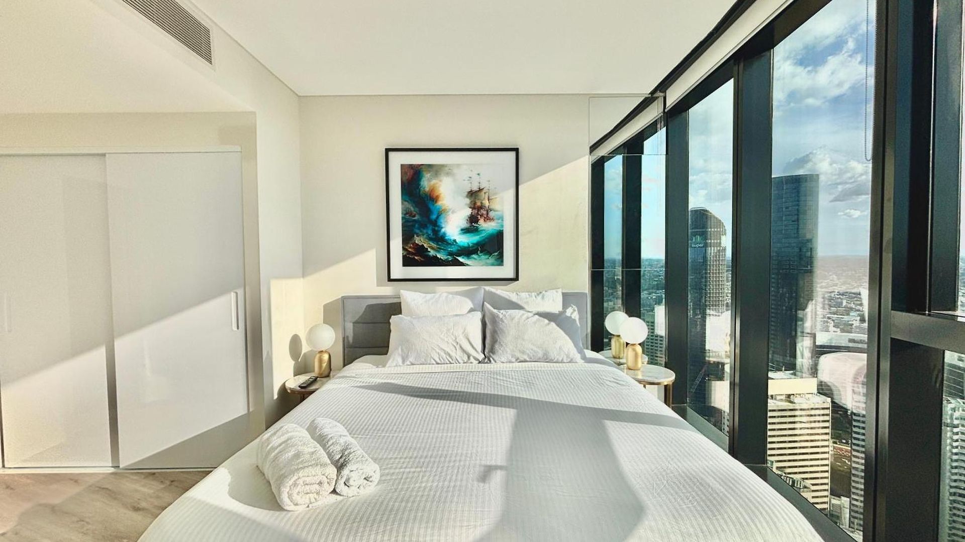 Brisbane's Highest Rated 3 Bedroom Luxury -above 60th Floor- Incredible Views In Skytower, Brisbane's Tallest Building -complimentary Wifi, Drinks, Snacks & Streaming Access Apartment Brisbane