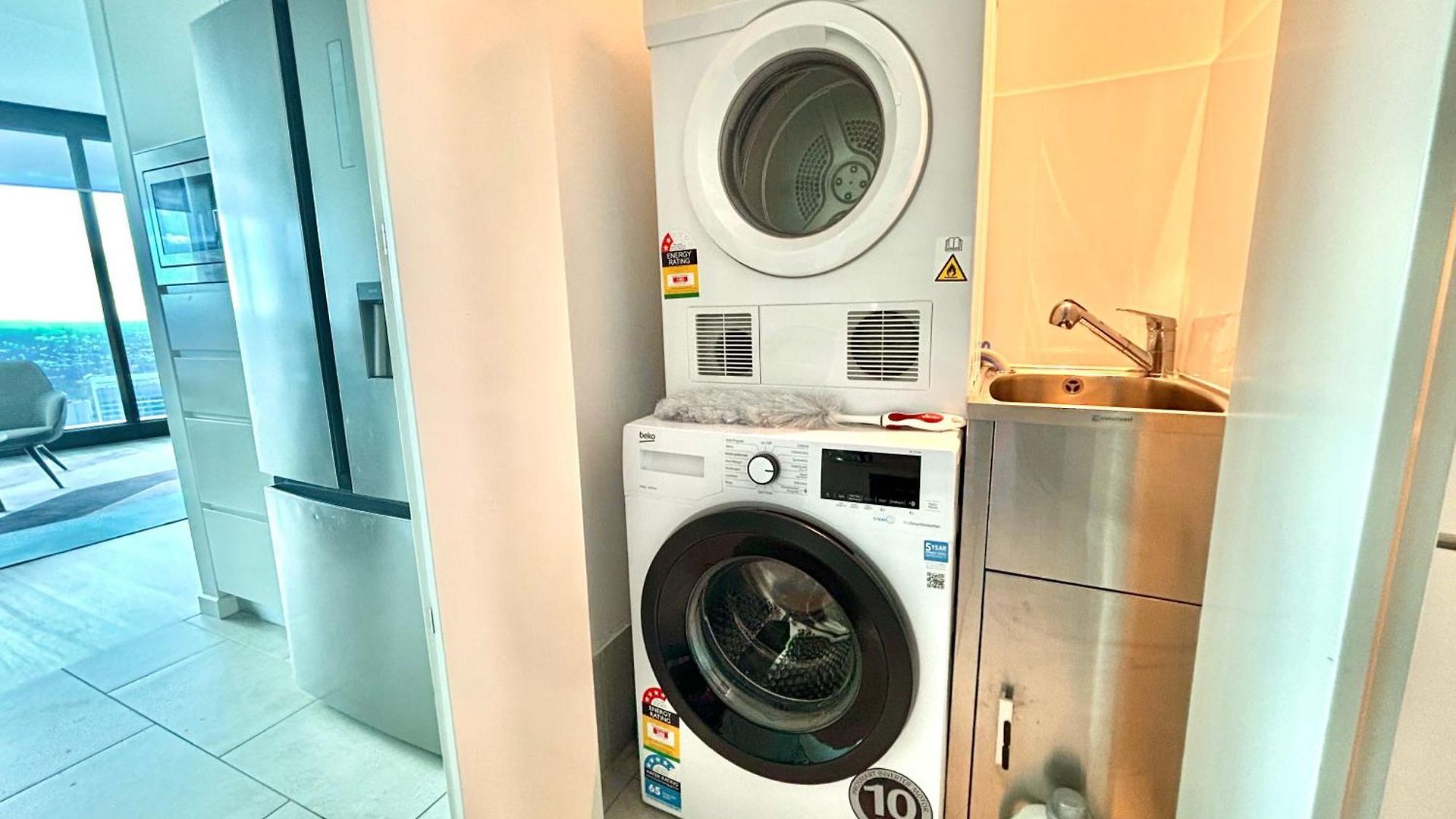 Brisbane's Highest Rated 3 Bedroom Luxury -above 60th Floor- Incredible Views In Skytower, Brisbane's Tallest Building -complimentary Wifi, Drinks, Snacks & Streaming Access Brisbane