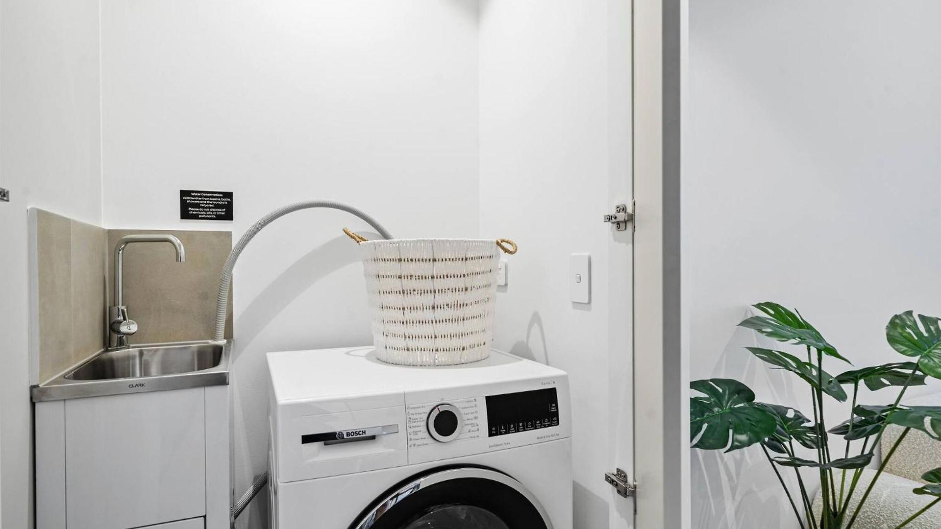 Apartment 2br Lv 23 Queens Wharf With Carpark - Privately Managed Brisbane