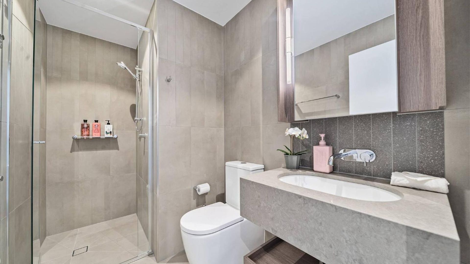 2br Lv 23 Queens Wharf With Carpark - Privately Managed * Brisbane