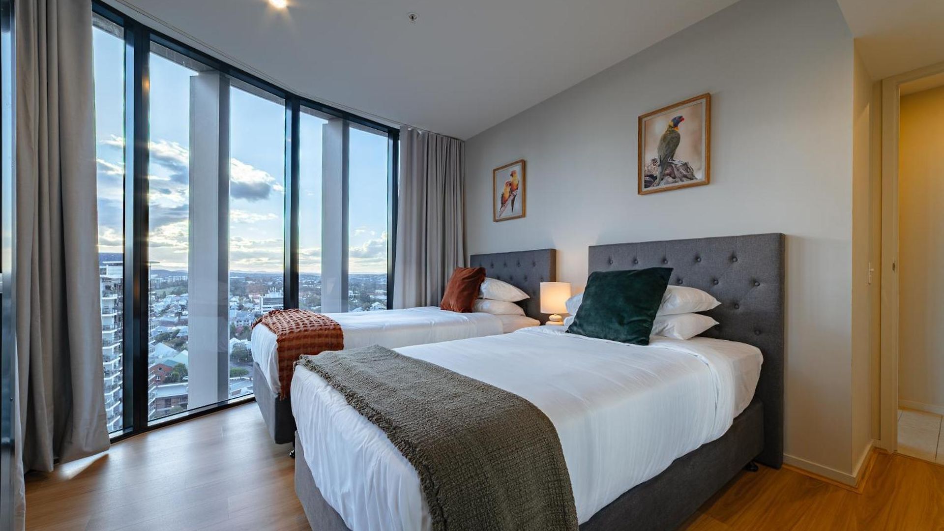 Lux 24th Floor 2br 2bath, Infinity Pool, Gym, Wifi Apartment