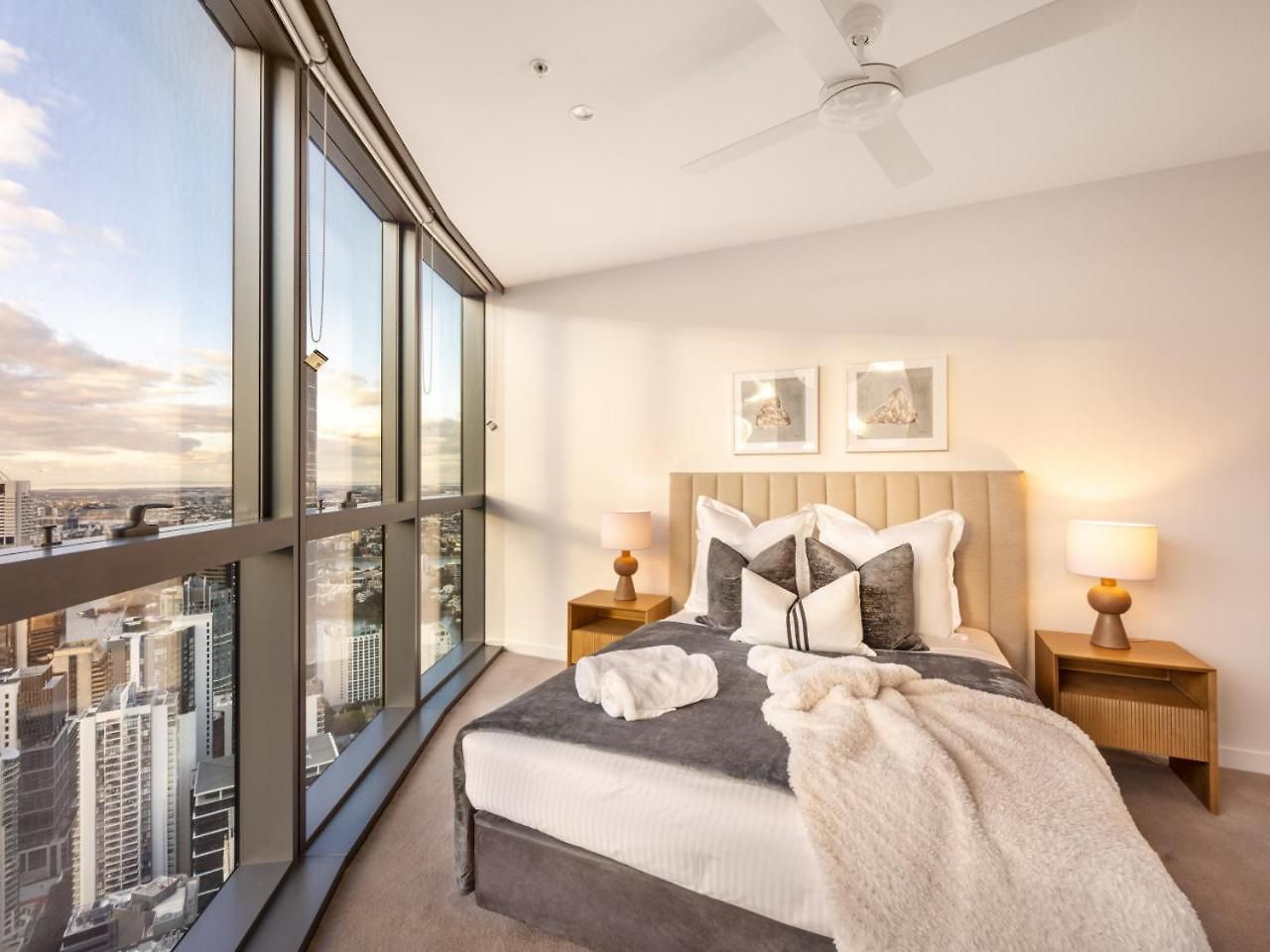 Apartment Level 56 Cbds Luxurious 5 Star Exp