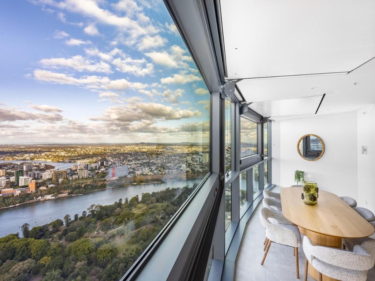 Level 56 Cbds Luxurious 5 Star Exp Apartment *