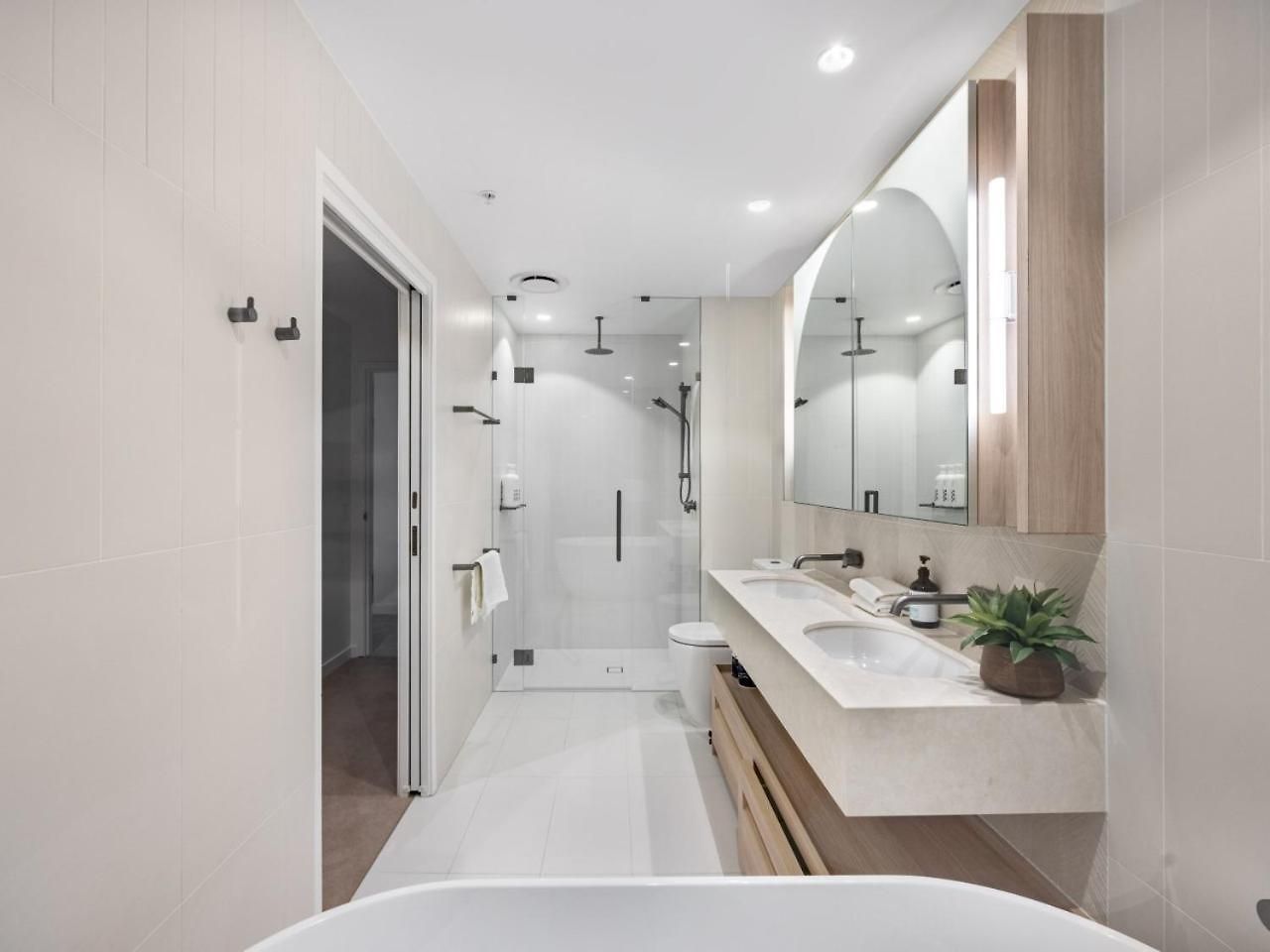 Apartment Level 56 Cbds Luxurious 5 Star Exp *