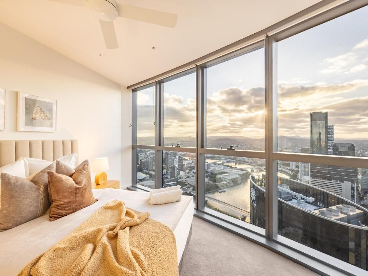 Level 56 Cbds Luxurious 5 Star Exp Apartment