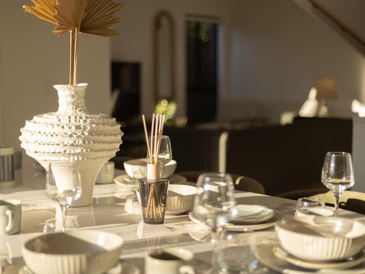 Grand Luxe Oasis Prime Location Balcony And Patio Holiday home *