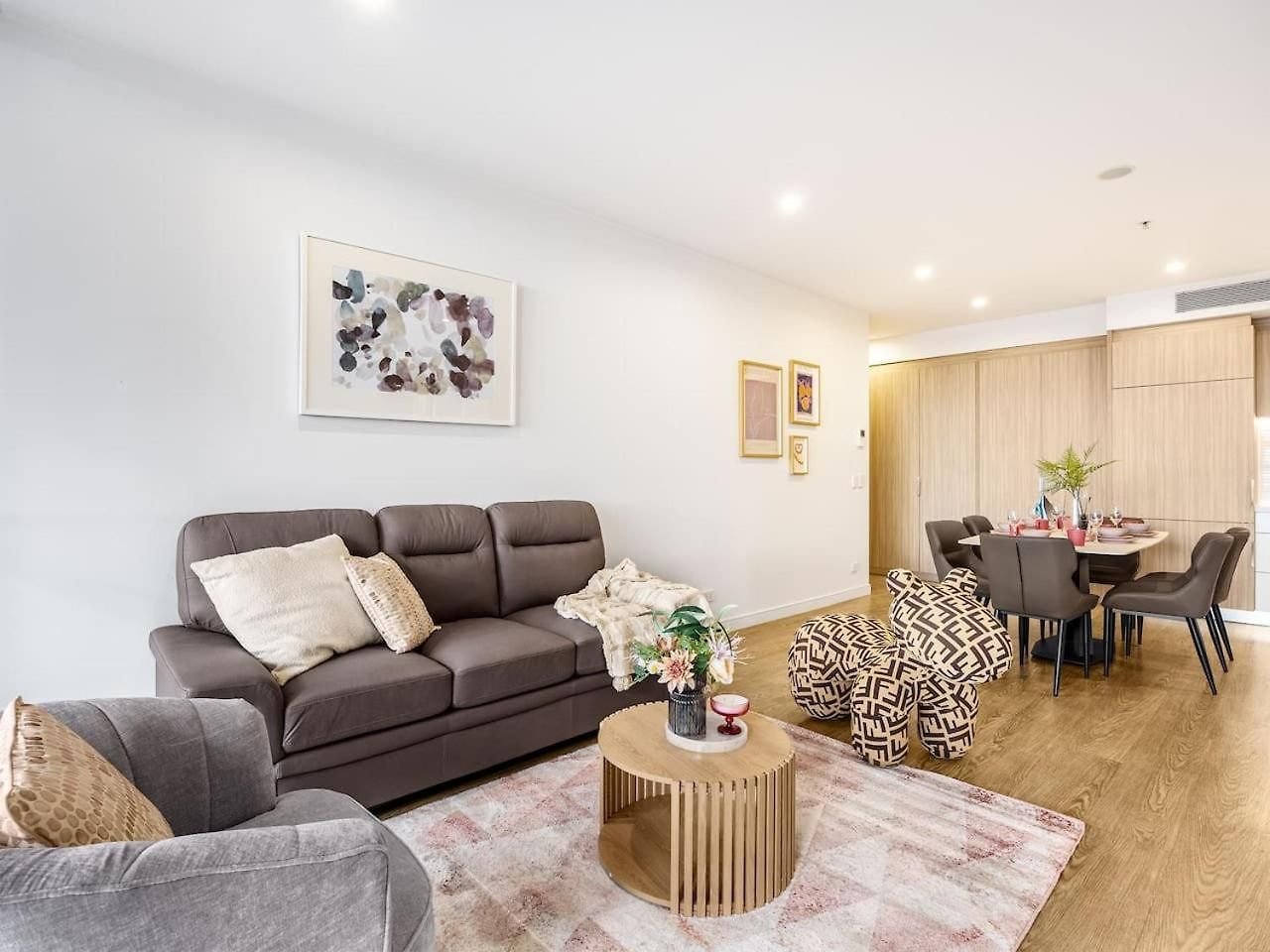 Stylish 2br Unit With Pool And Gym In South