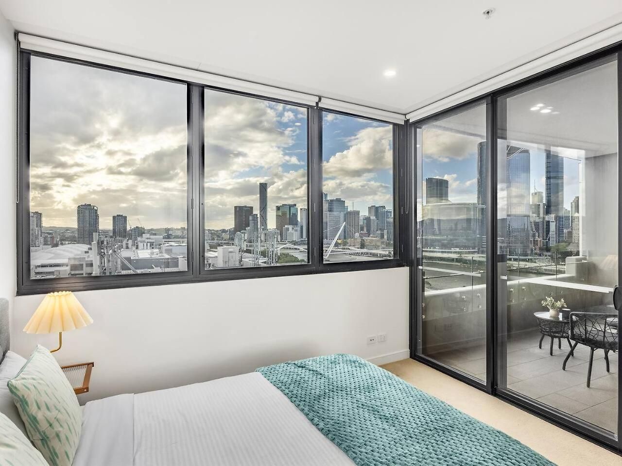 Stylish 2br Unit With Pool And Gym In South *