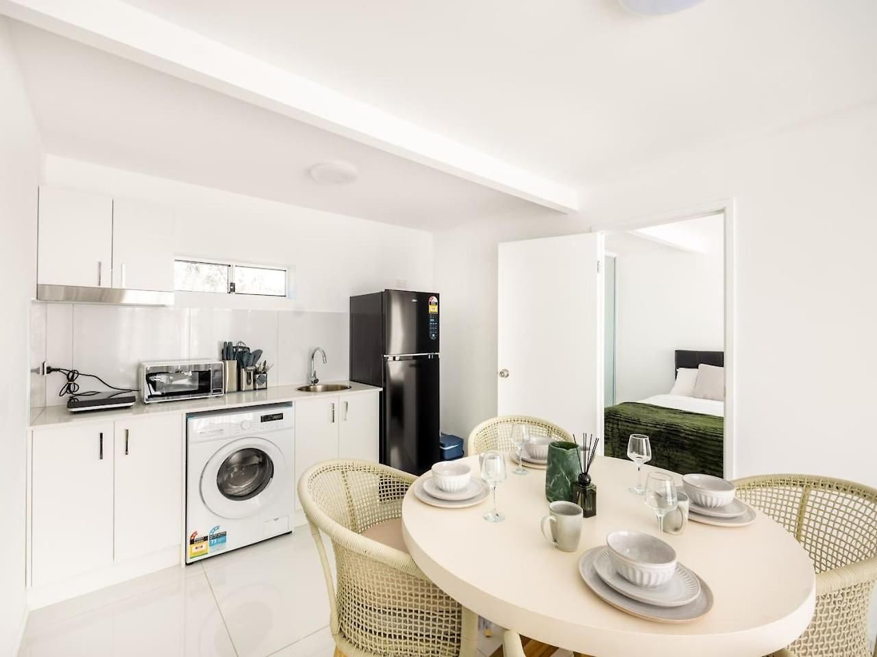 Modern Retreat In Heart Of Sunnybank Holiday home Brisbane
