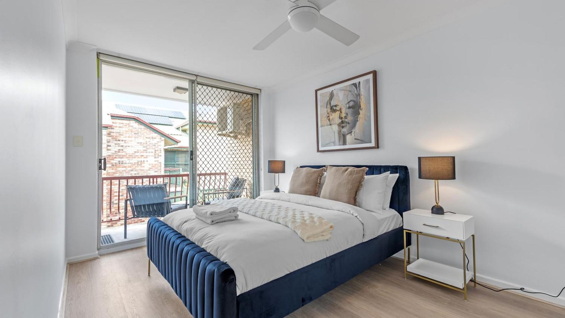 Comfy And Cozy Near Hospitals And Cbd With Parking! Apartment *