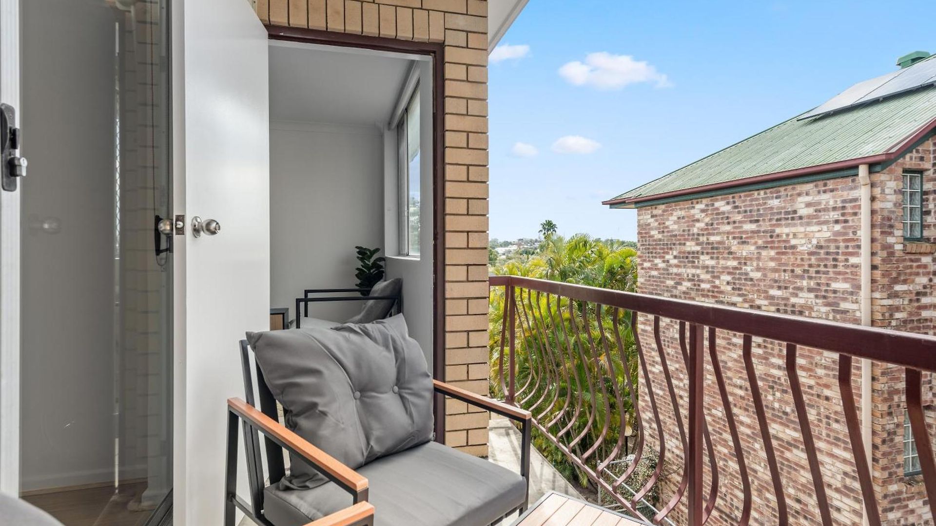 Comfy And Cozy Near Hospitals And Cbd With Parking! * Brisbane