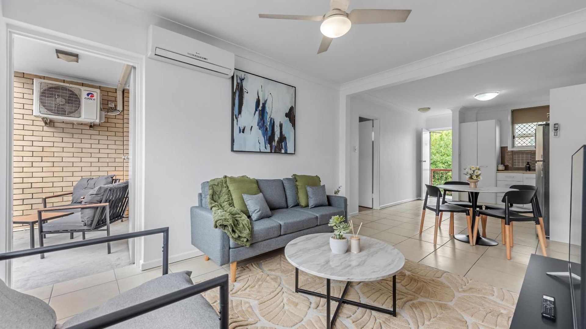 Apartment Comfy And Cozy Near Hospitals And Cbd With Parking! Brisbane