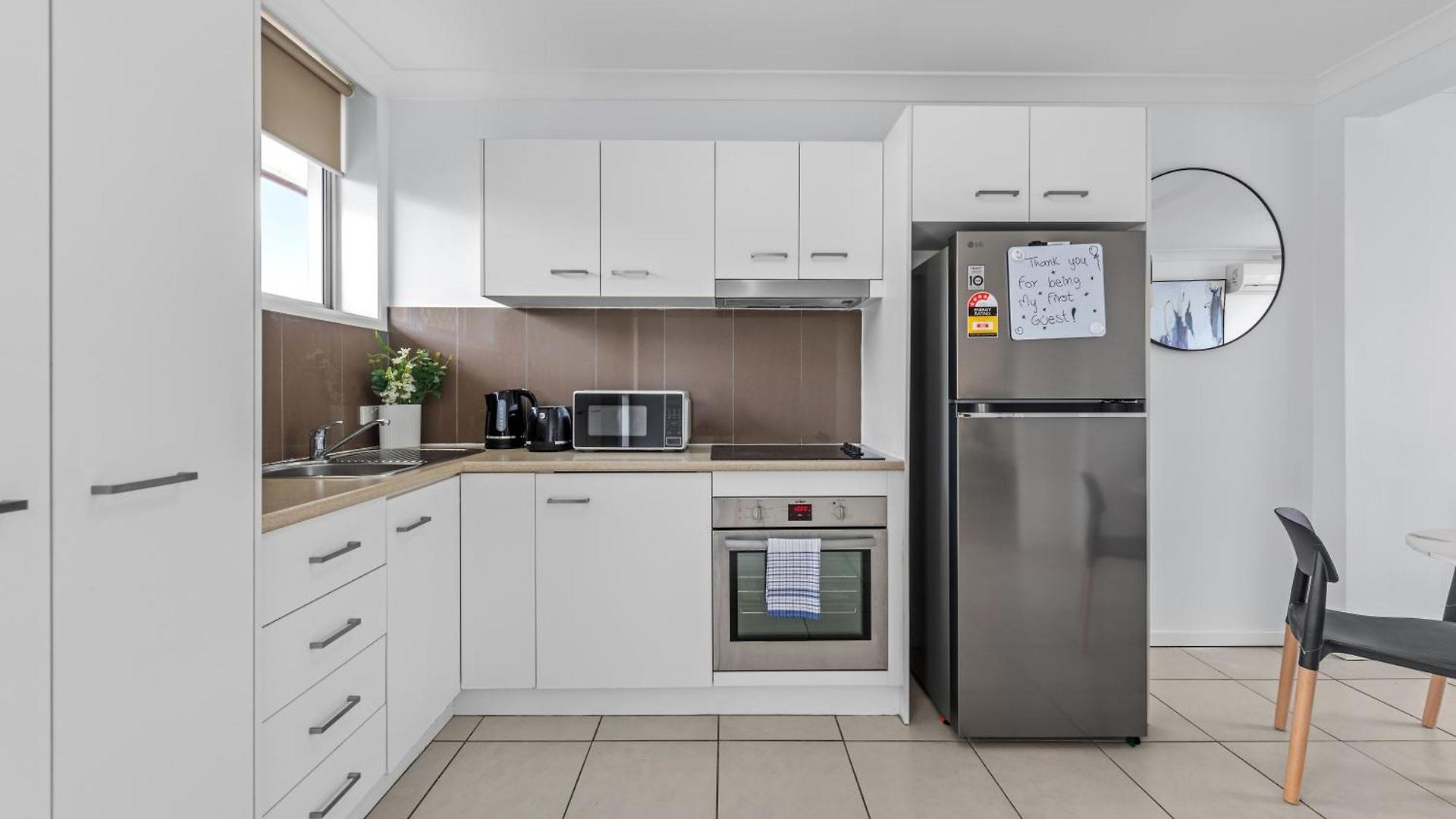 Comfy And Cozy Near Hospitals And Cbd With Parking! * Brisbane