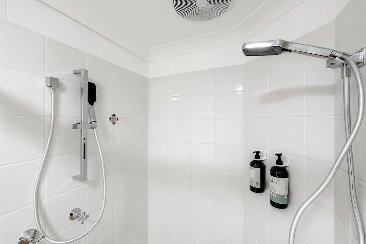140sqm Modern Teneriffe 2 Bedroom & Balcony Brisbane