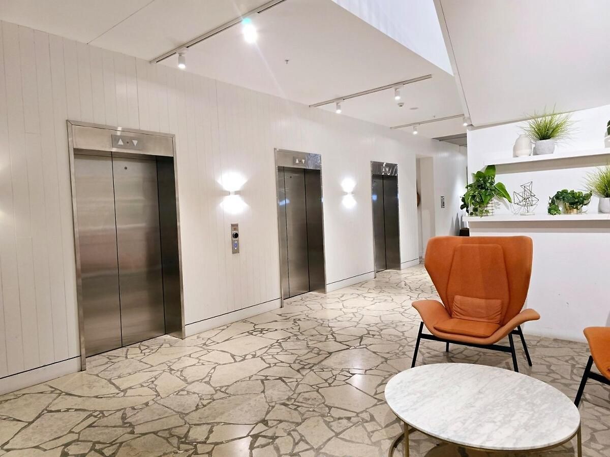 Apartment Modern Cbd With Skyline Views , Pool Gym & Free Parking