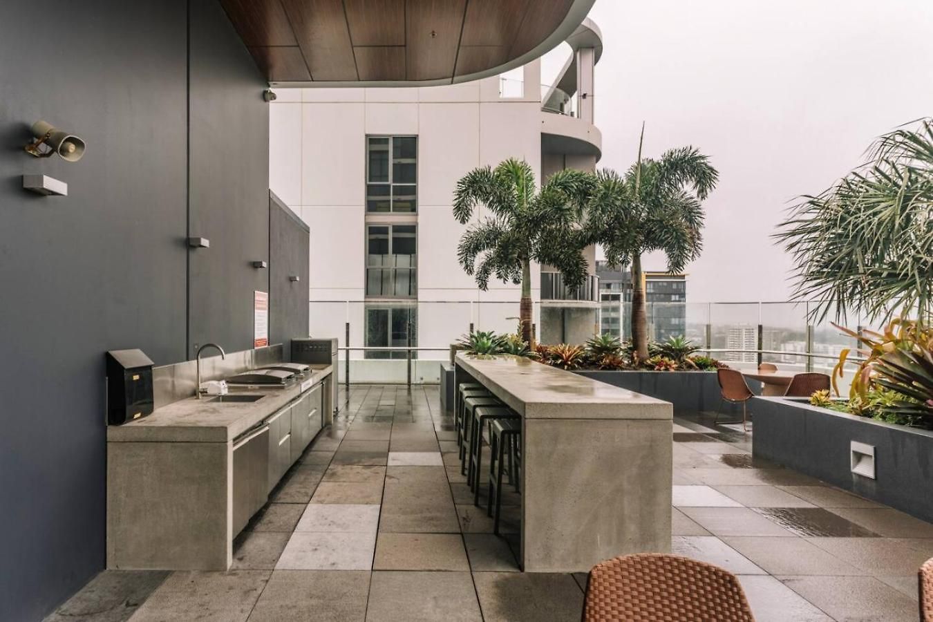 Apartment Scenic 2br With Balcony And Recreational Deck Access