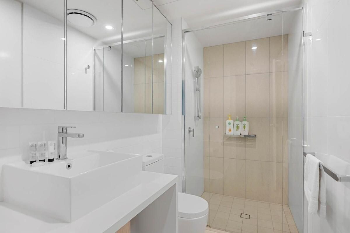 54q Abnb-style Discover Riverside Bliss With Pool And Free Parking Near Portside Apartment Brisbane