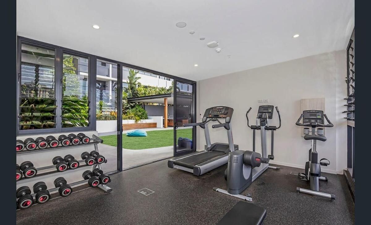 Apartment 54q Abnb-style Discover Riverside Bliss With Pool And Free Parking Near Portside Brisbane