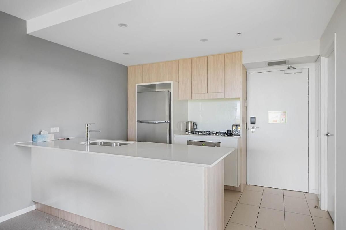 Apartment 54q Abnb-style Discover Riverside Bliss With Pool And Free Parking Near Portside
