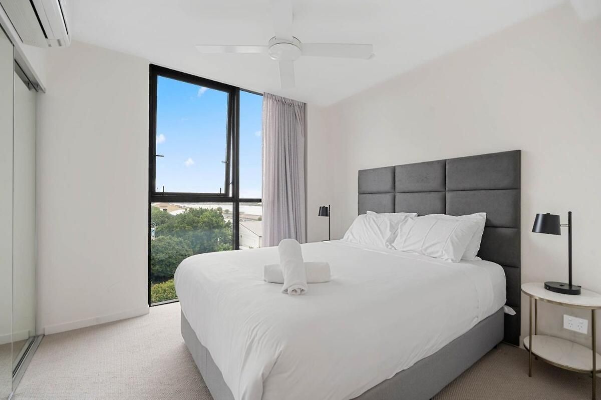 54q Abnb-style Discover Riverside Bliss With Pool And Free Parking Near Portside * Brisbane