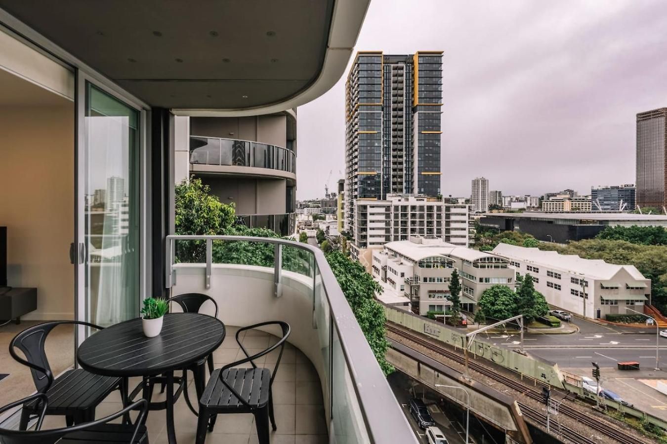 Luxury Inner Arthouse 2br Apartment