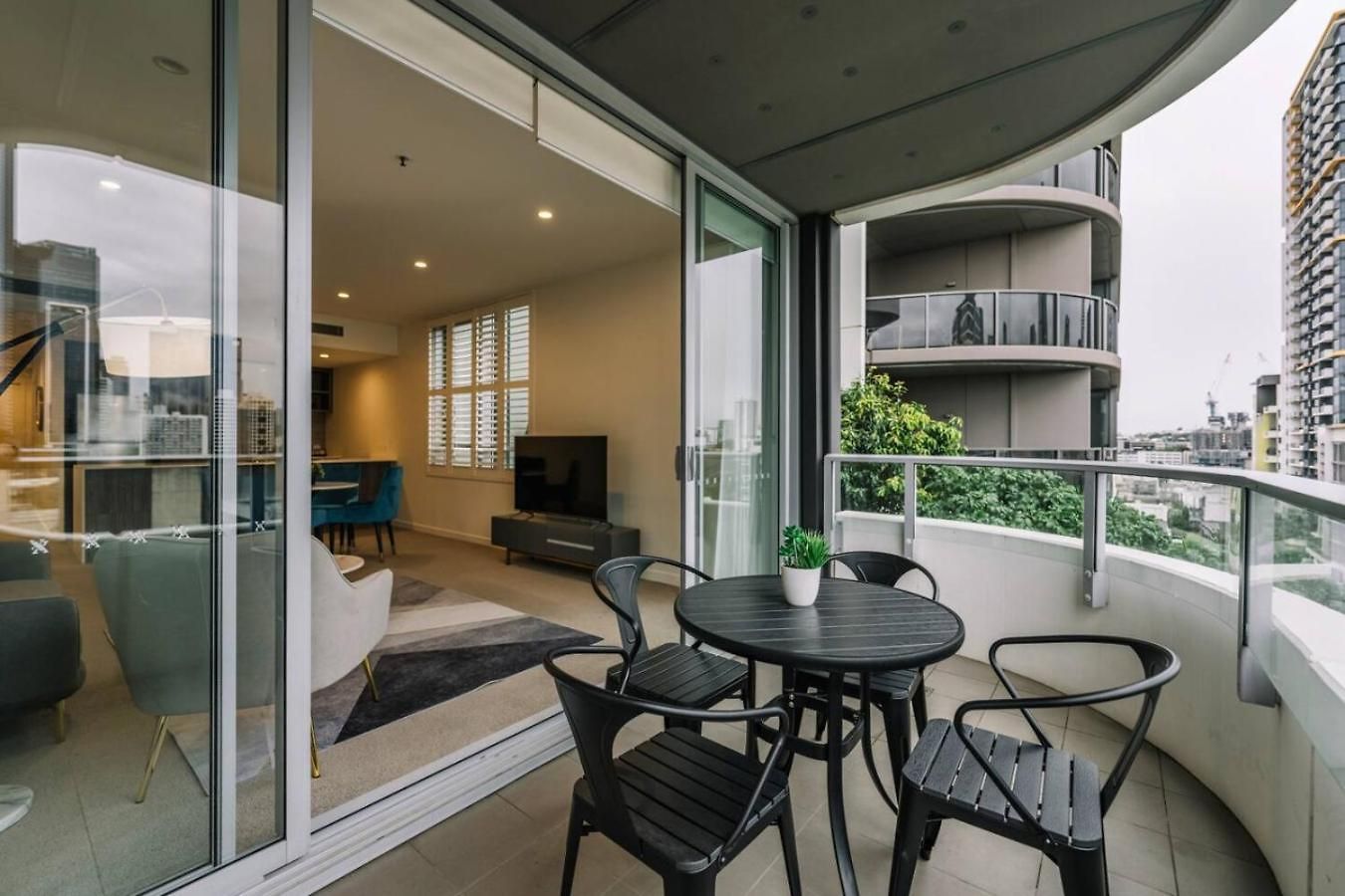 Luxury Inner Arthouse 2br