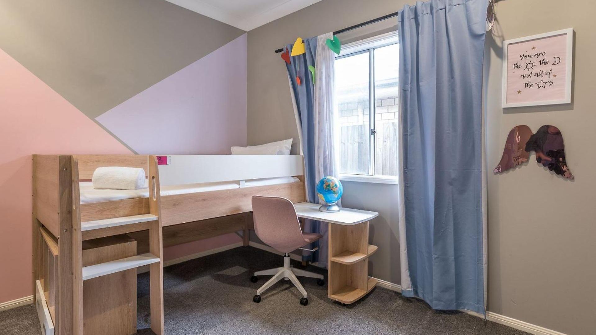 The Airport Stop Spacious House & Sky Base Holiday home