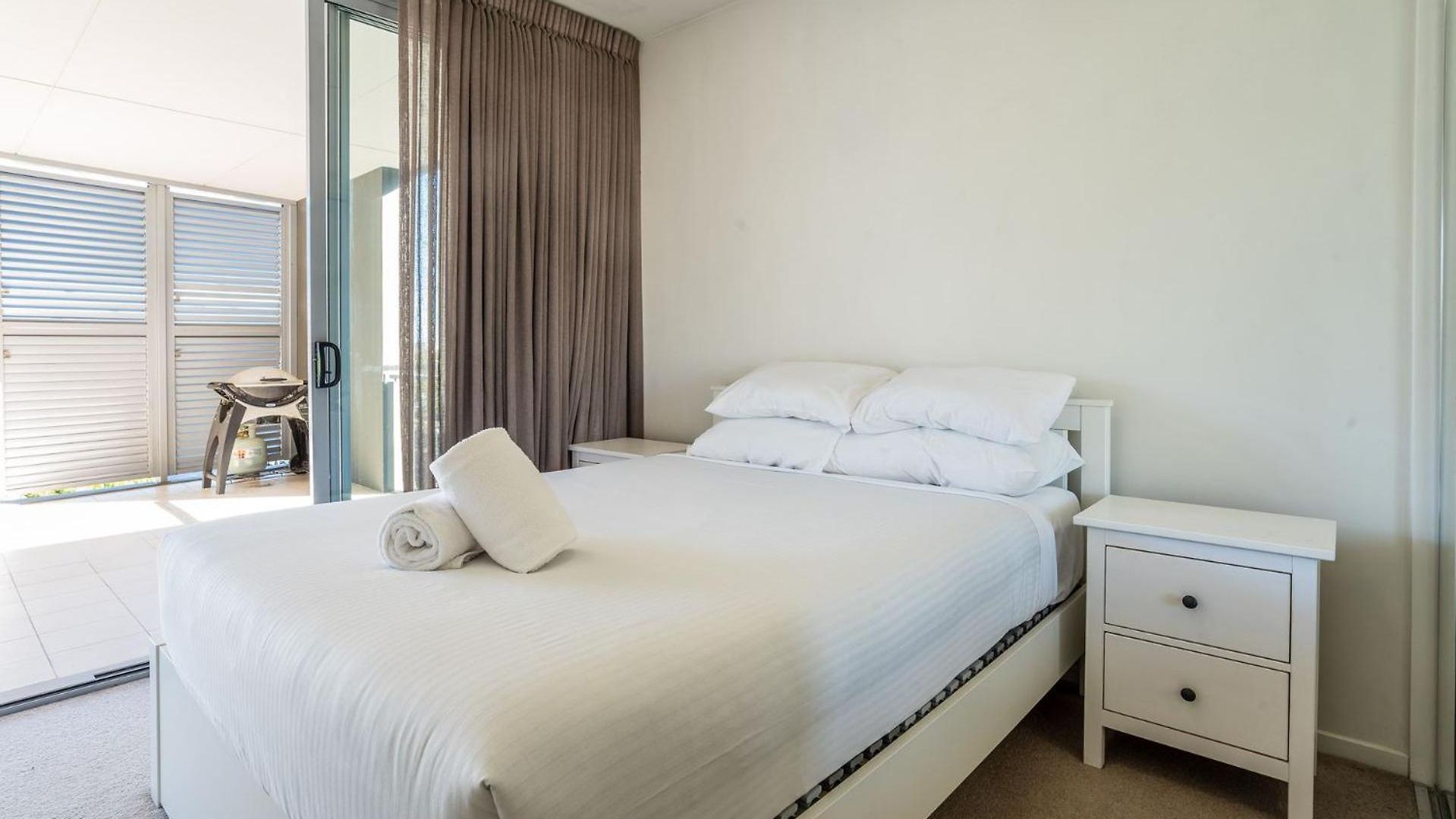 Apartment Barramul On The Park With Pool & Gym Access *