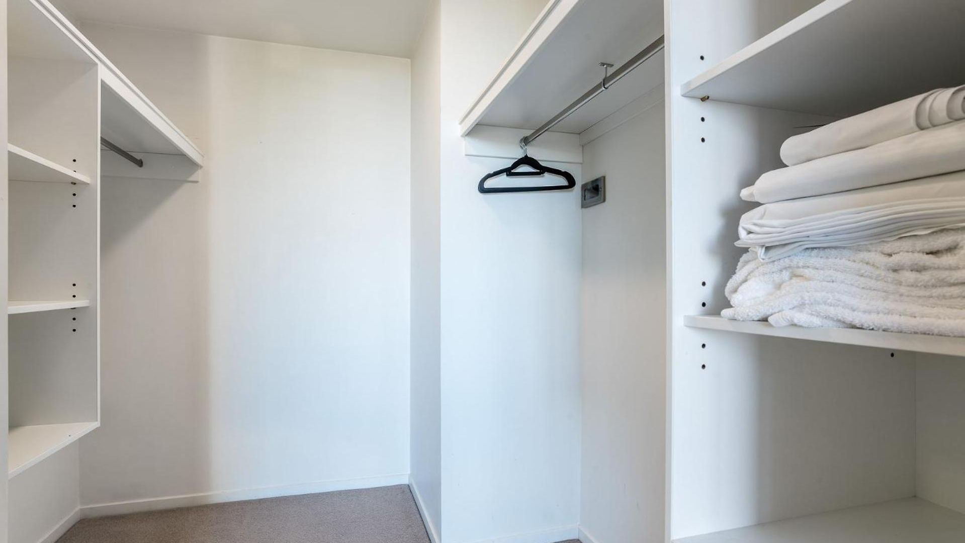 Apartment Barramul On The Park With Pool & Gym Access *