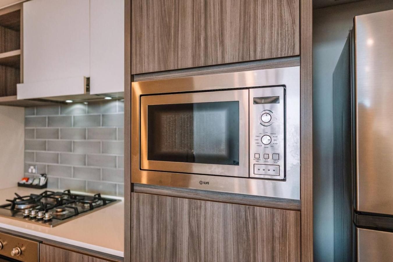 Contemporary 2br W Deck And Bbq Access *