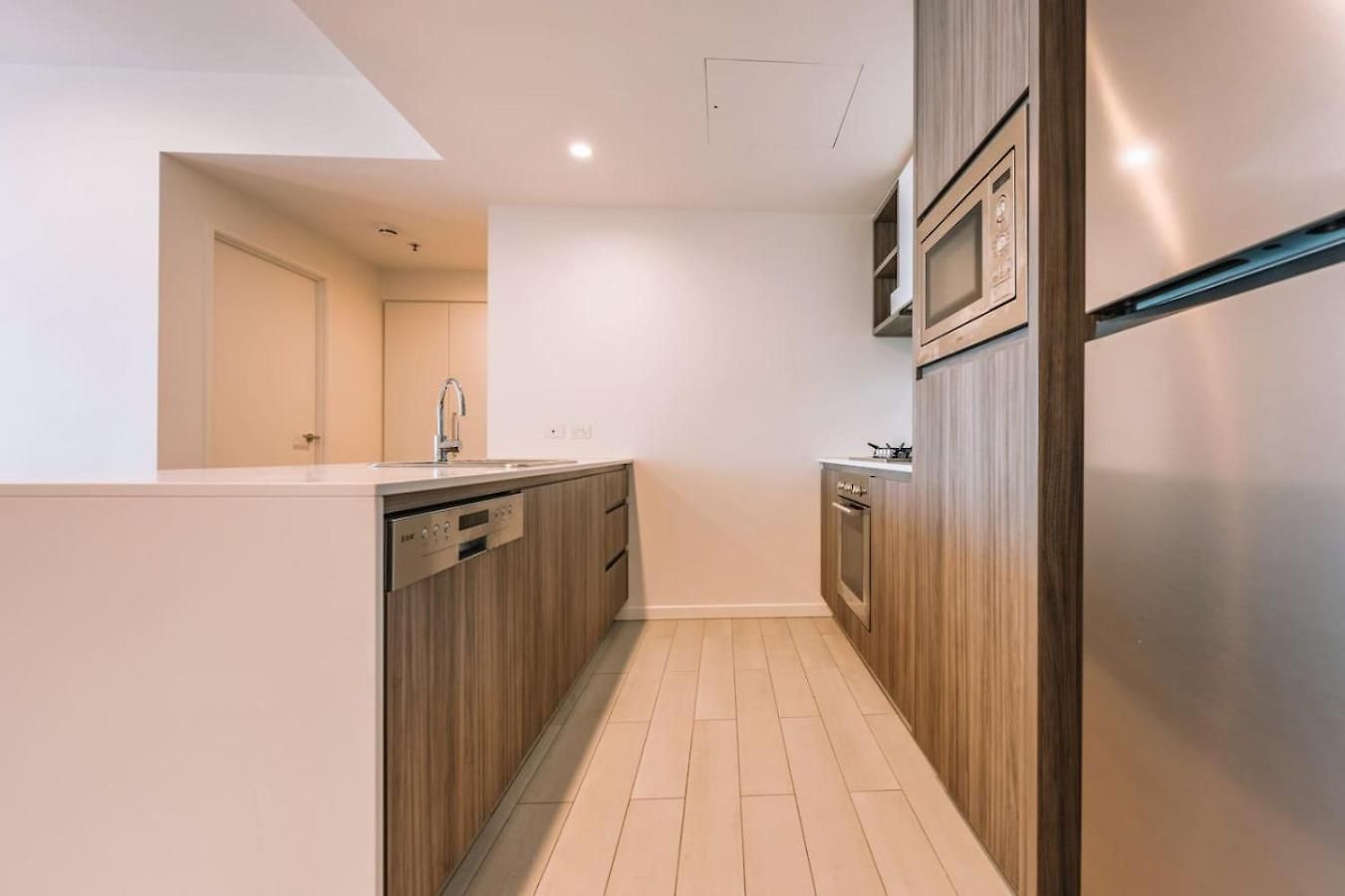 Apartment Contemporary 2br W Deck And Bbq Access *