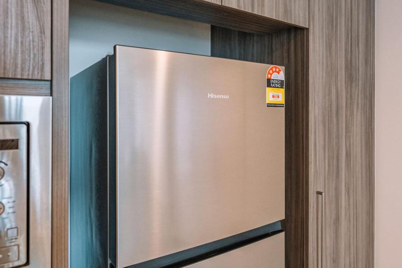 Contemporary 2br W Deck And Bbq Access *
