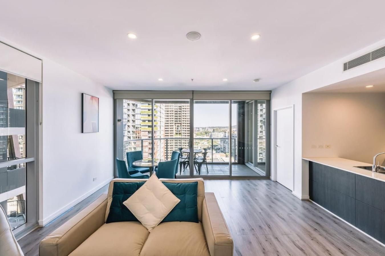 Apartment Tranquil 2 Bedroom Between Art And Sky Brisbane